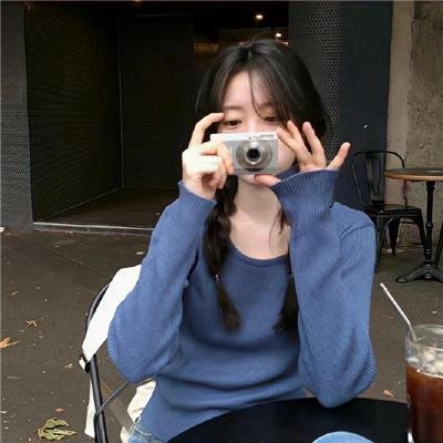 三个摩登女性